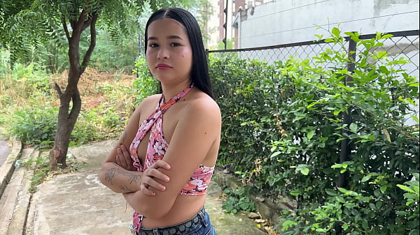 Me cojo a linda chica extraviada y me pide posada que me le venga adentro antes que su marido pase a buscarla.
