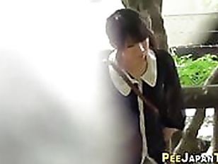 Urinating japanese babe