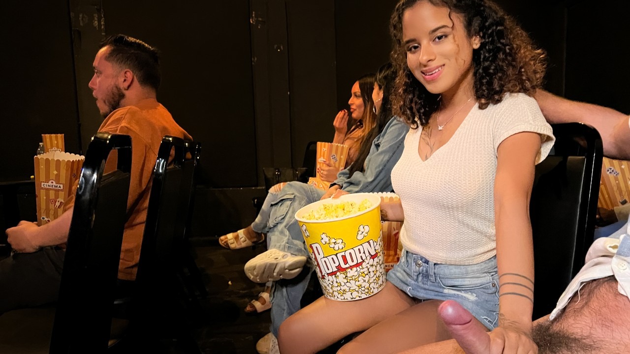 Mofos – LetsPostIt – Isabella Jules, Lucas Frost – Movie Theater Flashing