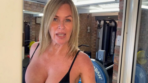 OnlyFans – Yasmina Khan, Summer Rose – Threesome With Married MILF In Gym