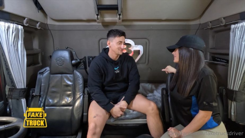 OnlyFans – Georgie Maria – Pizza Girl Gets An Extra Thick Filling